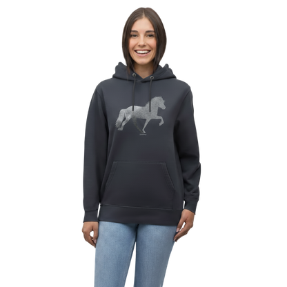 Frau von vorne, die einen dunkelgrauen Hoodie mit dem glitzernden Tölter trägt